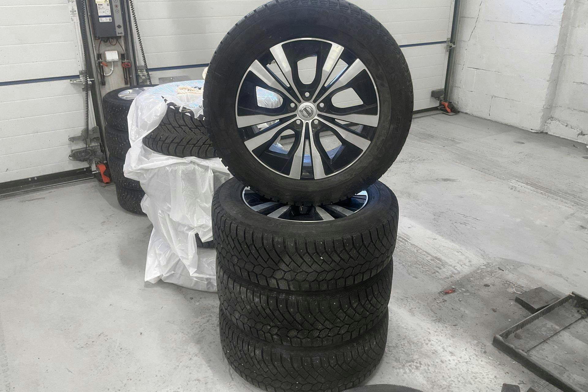Vehicle Image 22