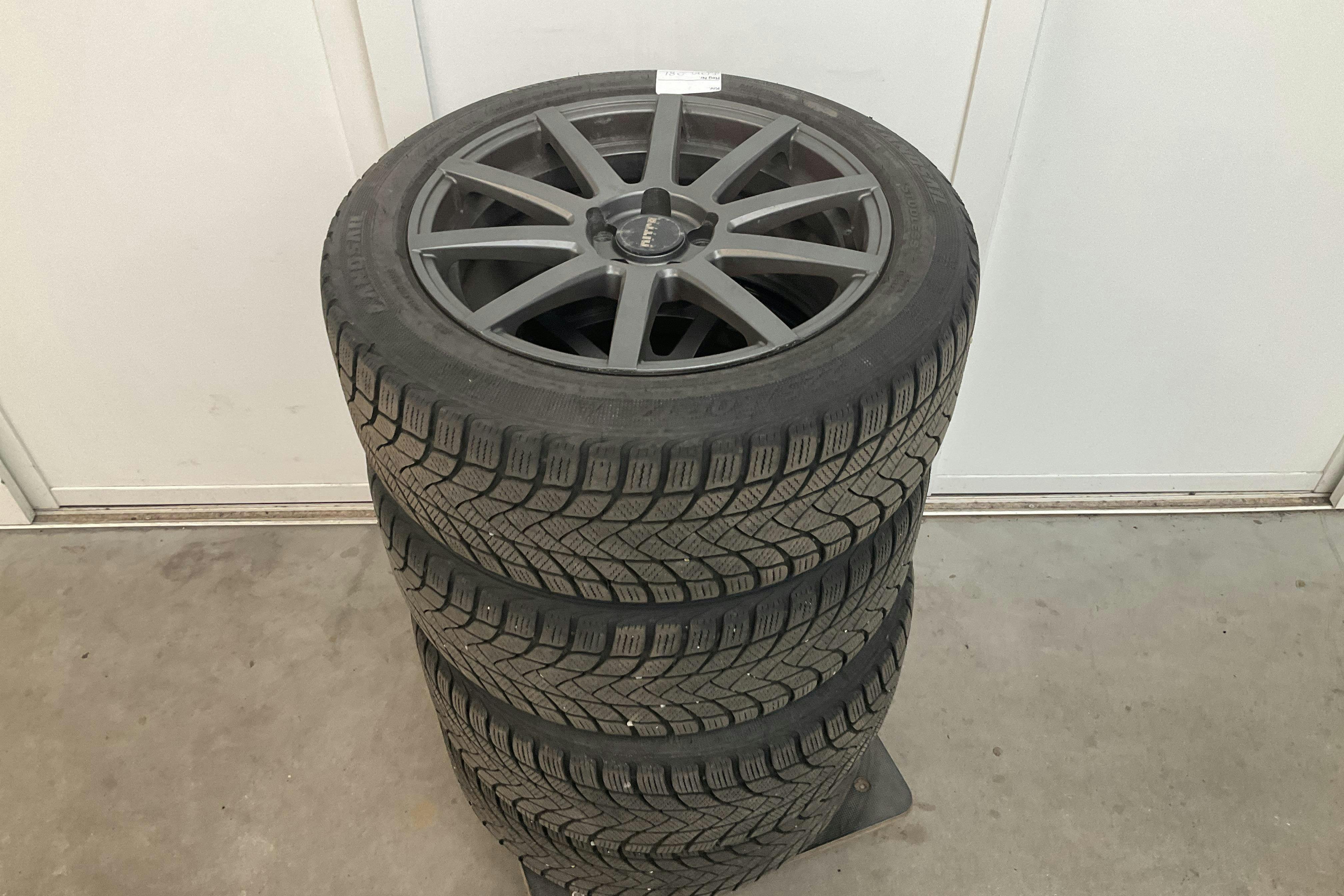 Vehicle Image 15