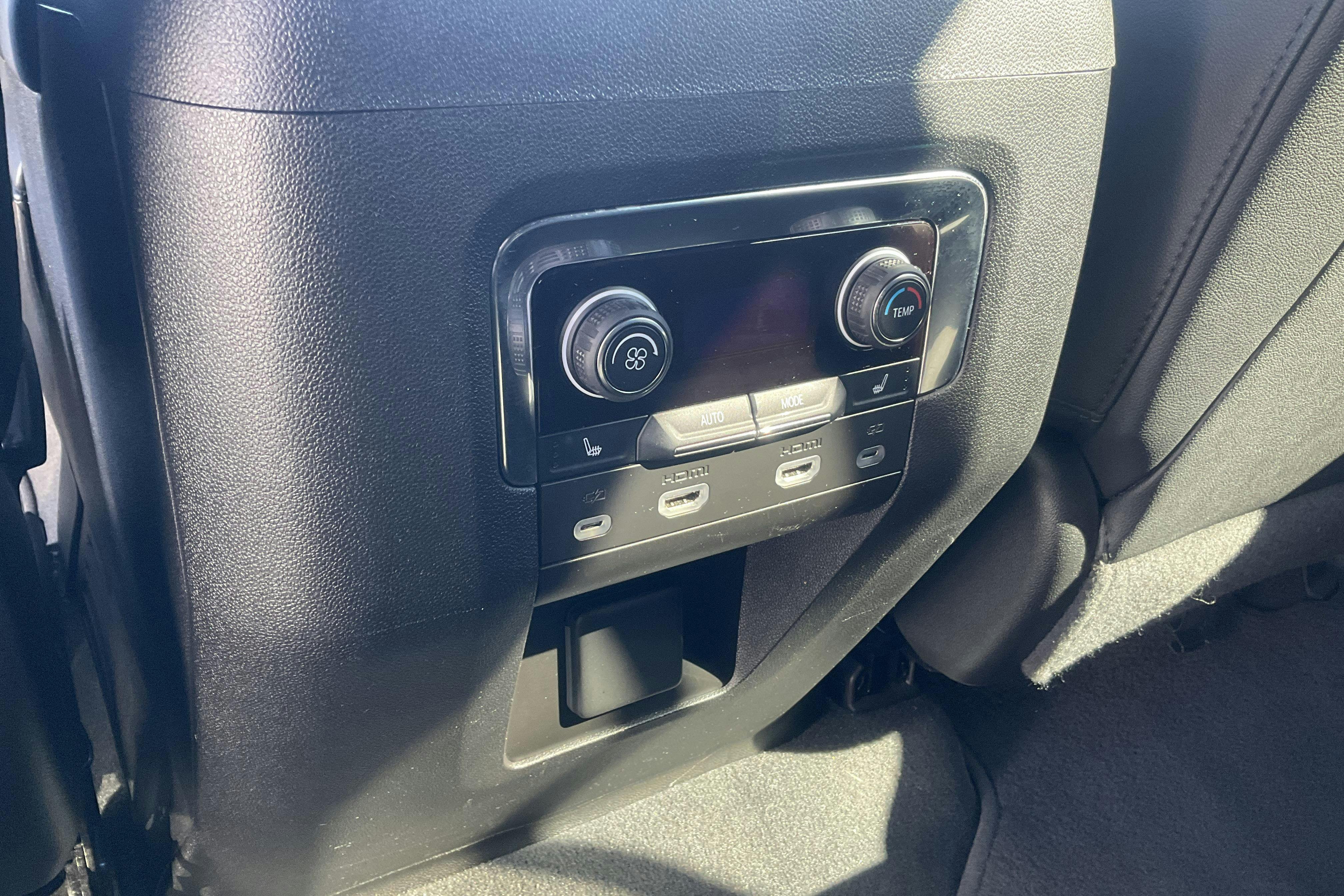 Vehicle Image 21