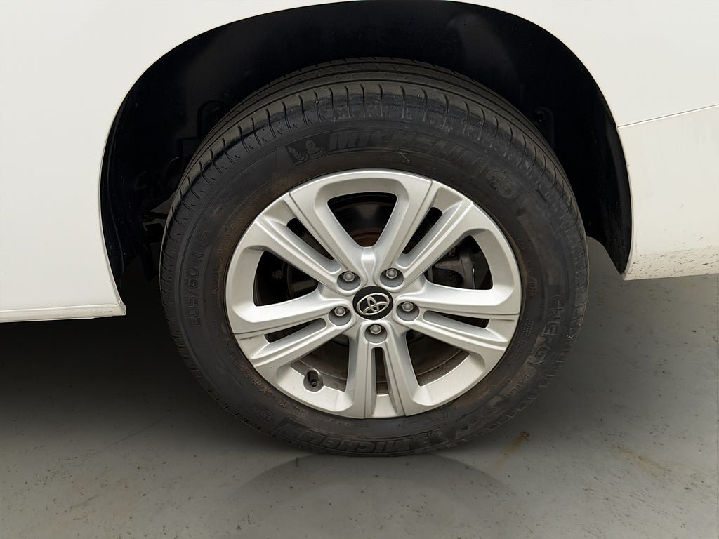 Vehicle Image 32