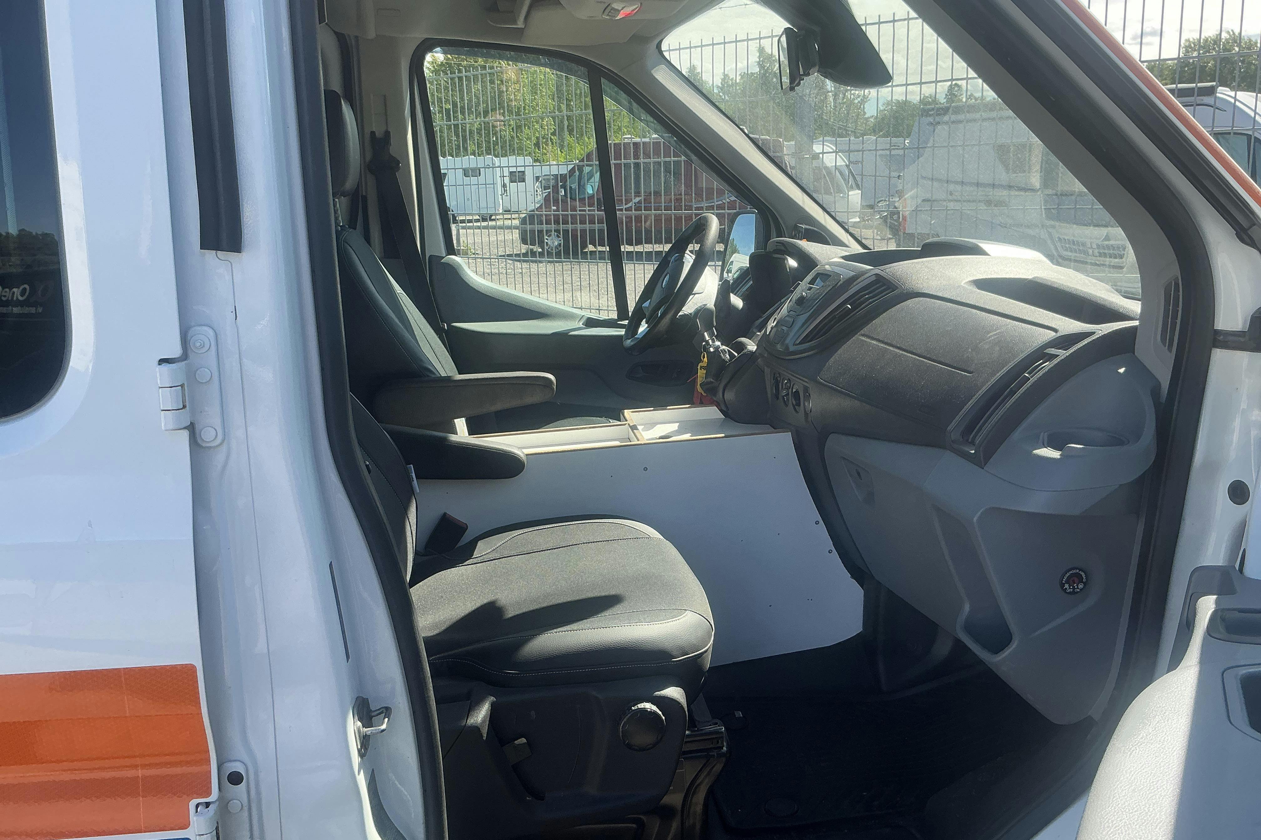 Vehicle Image 8