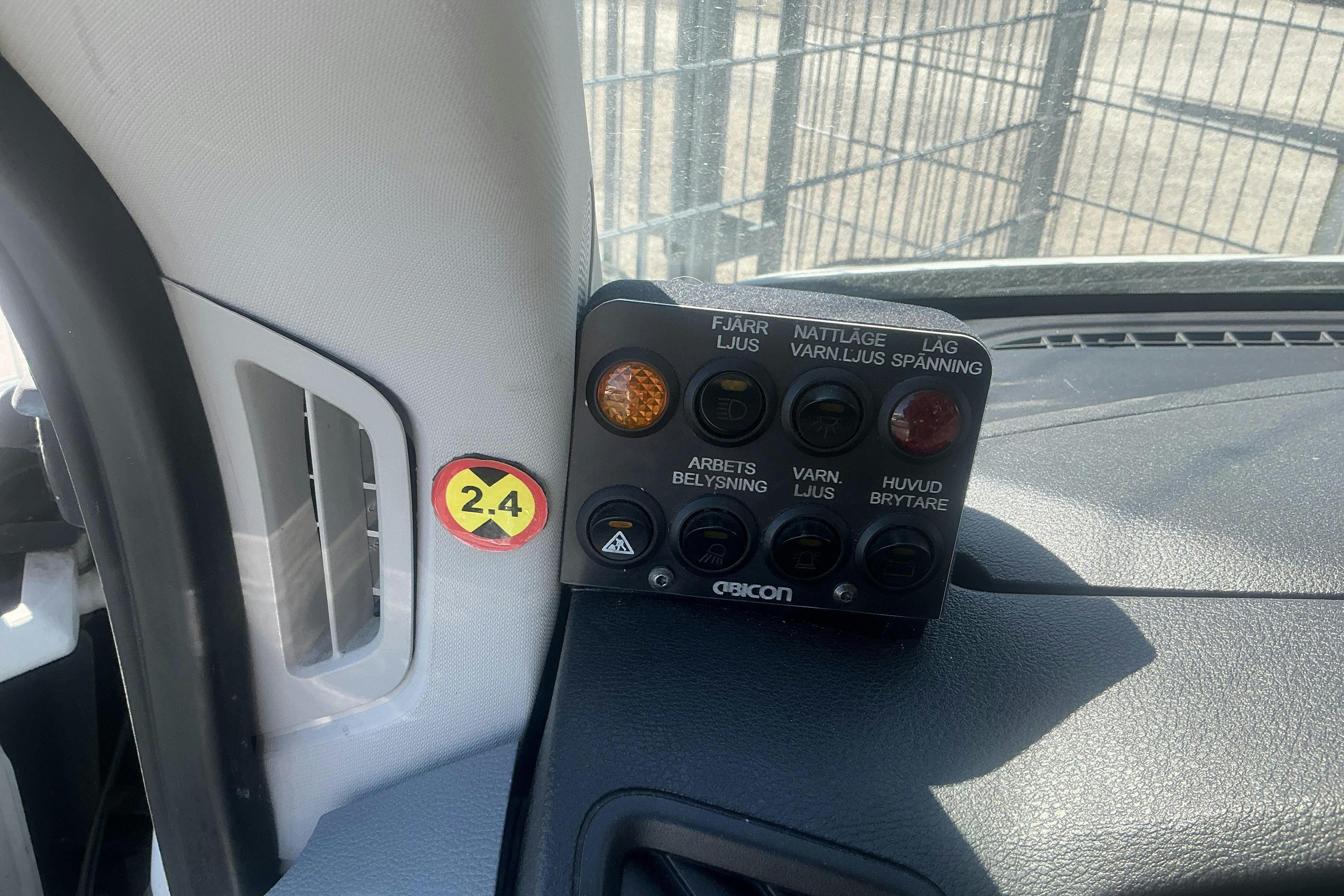 Vehicle Image 13