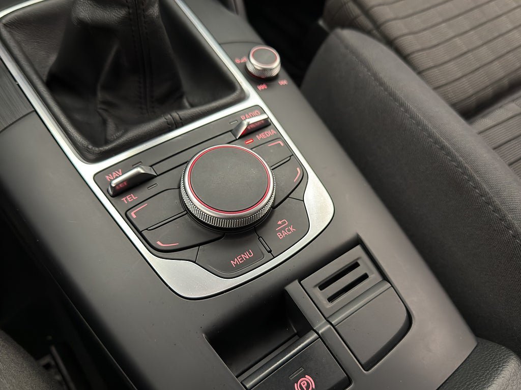 Vehicle Image 26