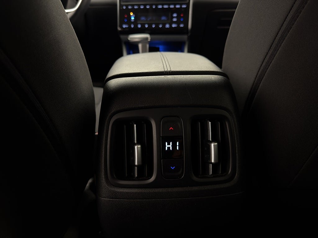 Vehicle Image 24