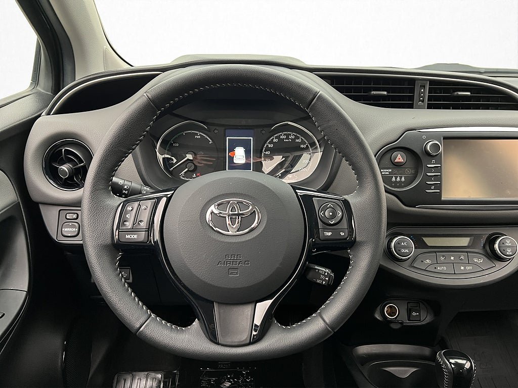 Vehicle Image 12