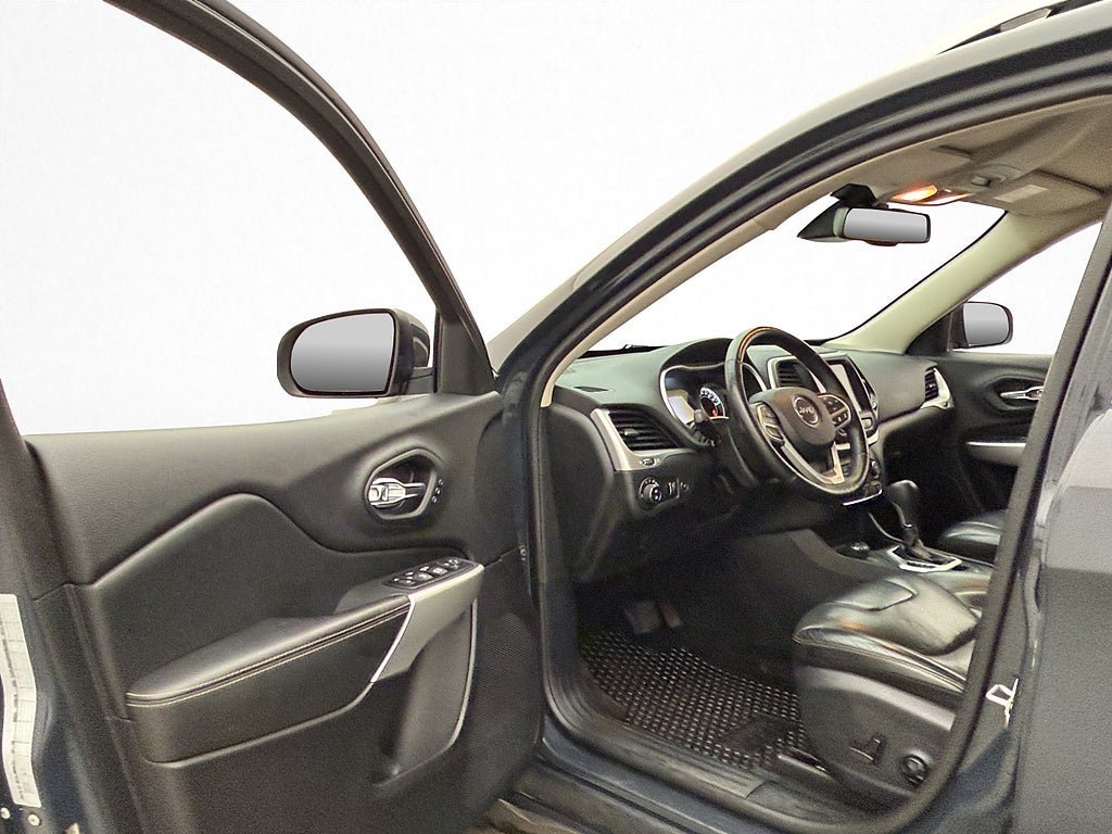 Vehicle Image 13