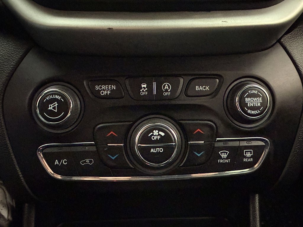 Vehicle Image 25