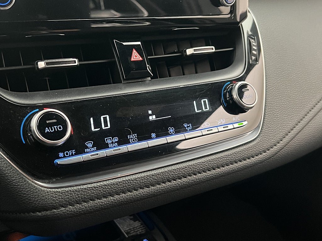 Vehicle Image 25