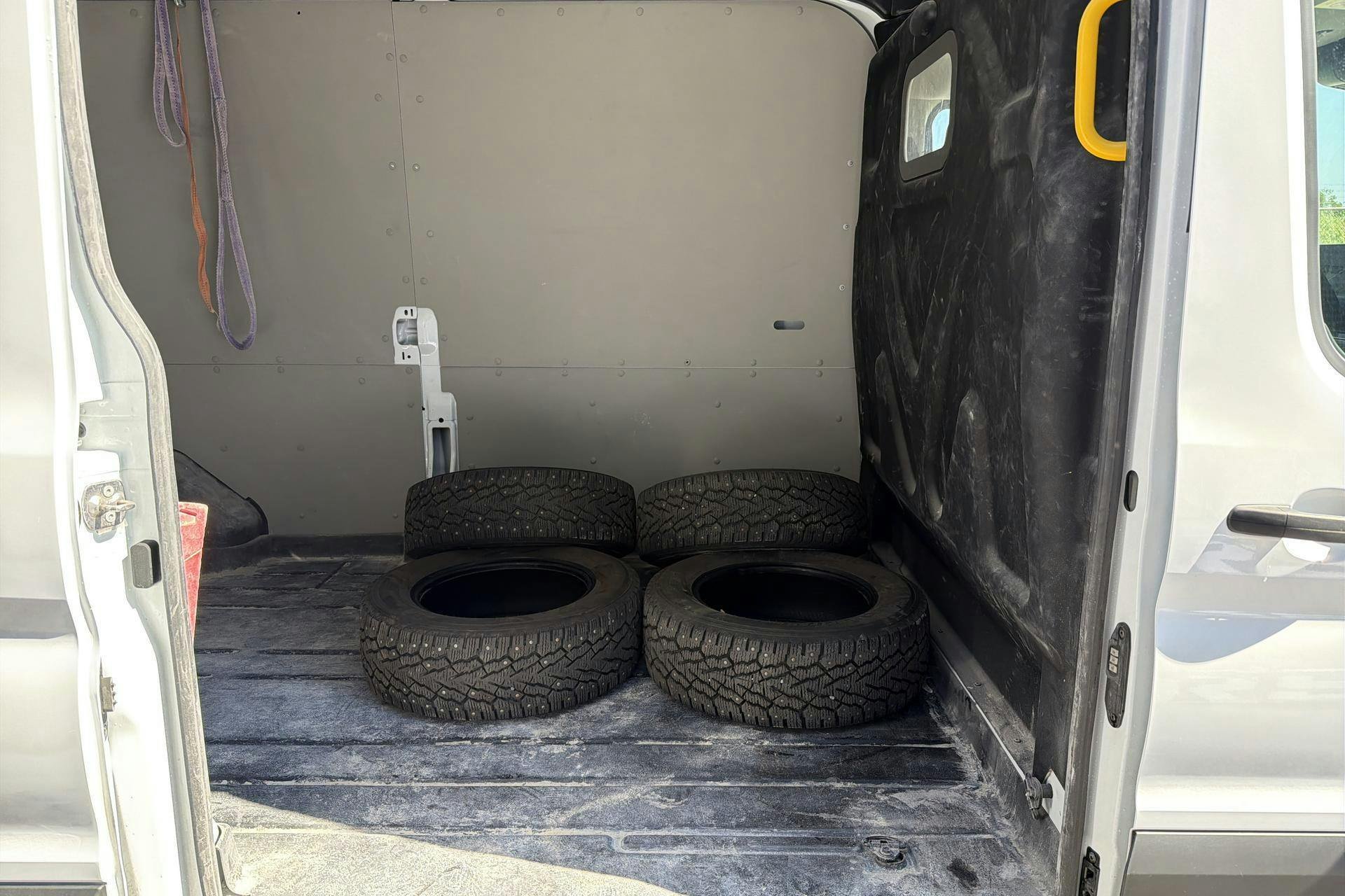 Vehicle Image 8