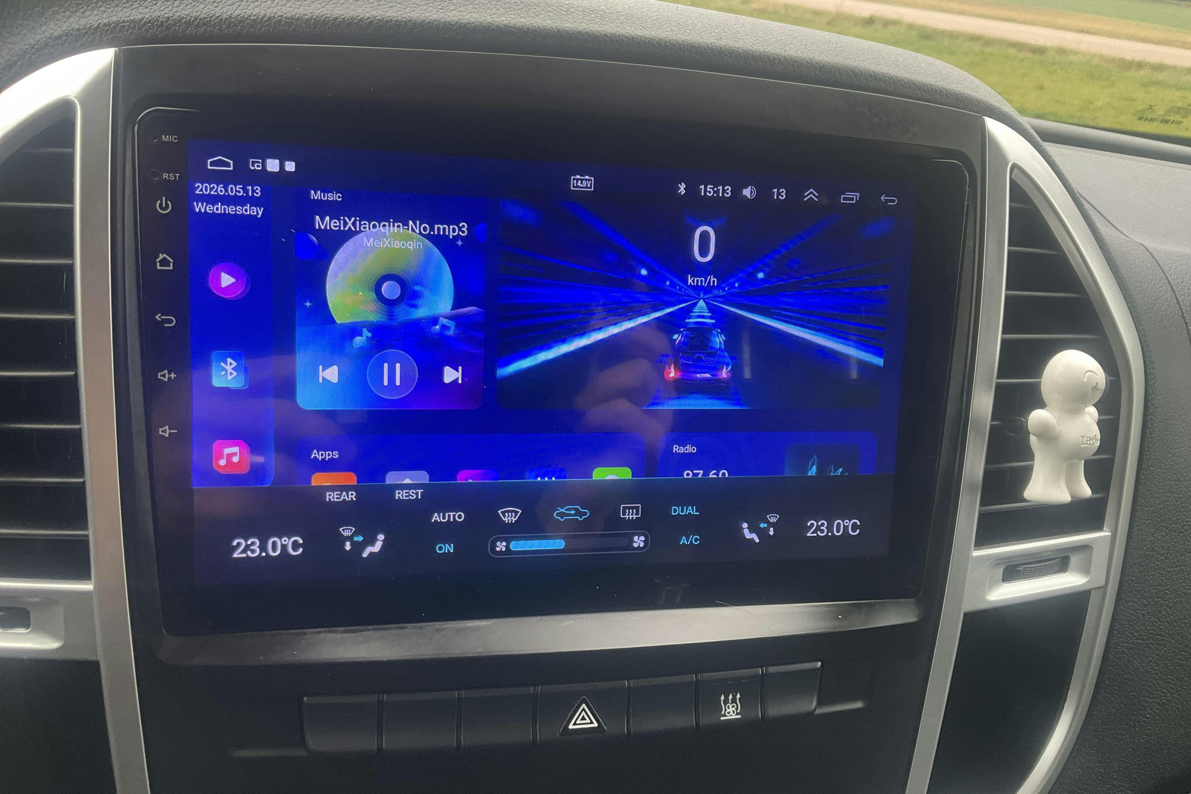 Vehicle Image 12