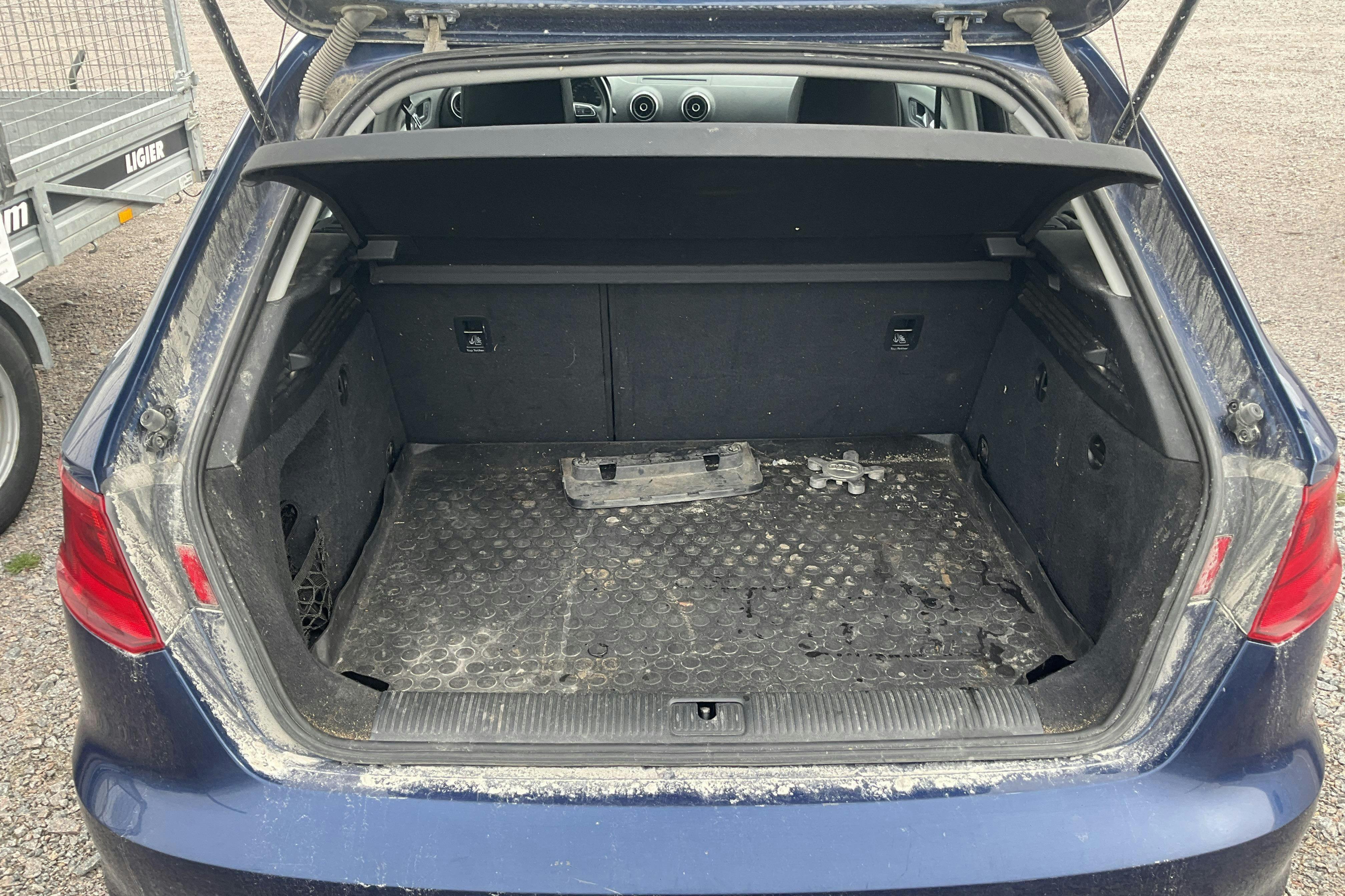 Vehicle Image 9