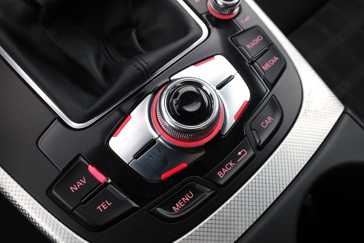 Vehicle Image 25