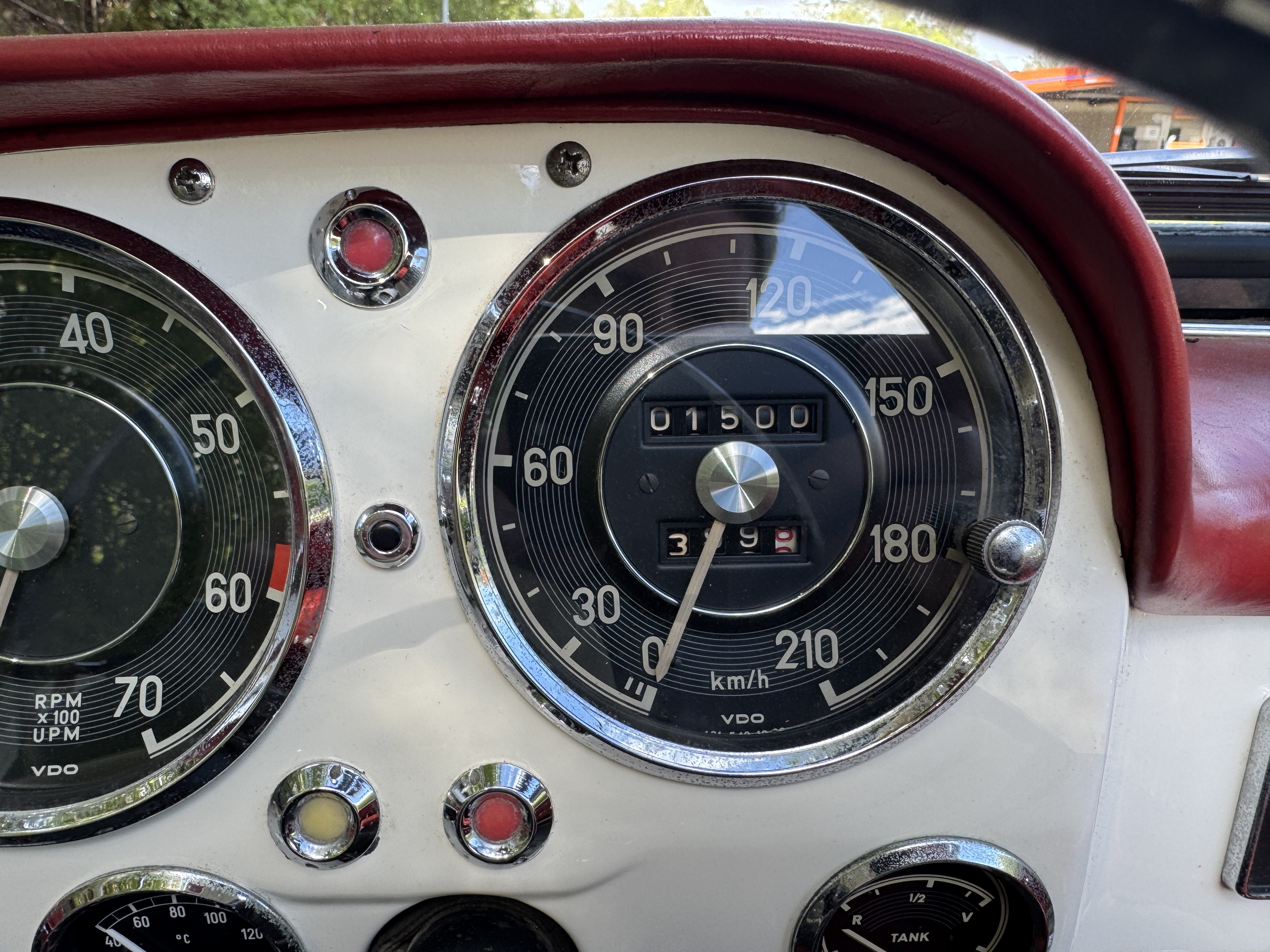 Vehicle Image 100