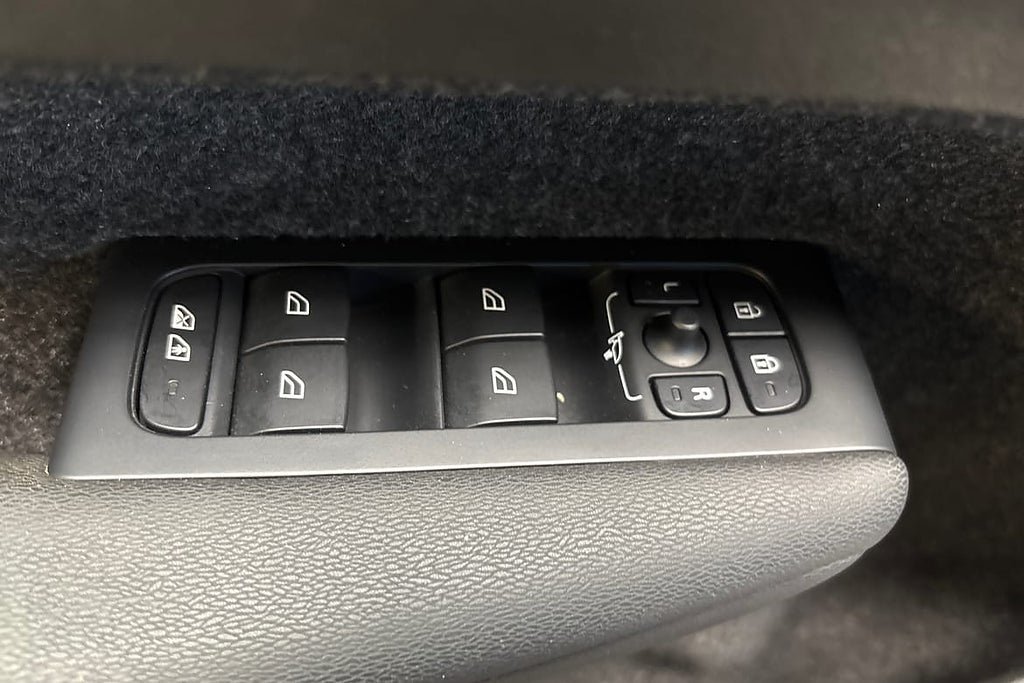 Vehicle Image 24
