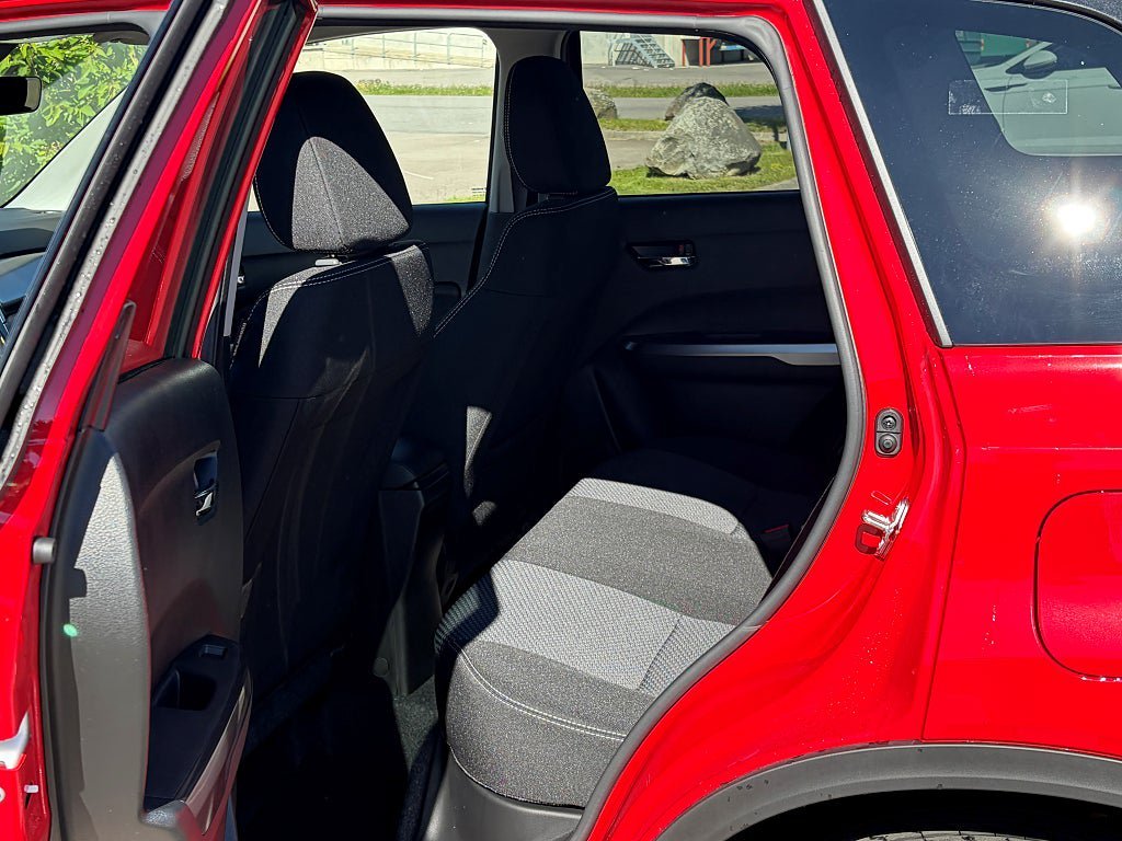 Vehicle Image 6
