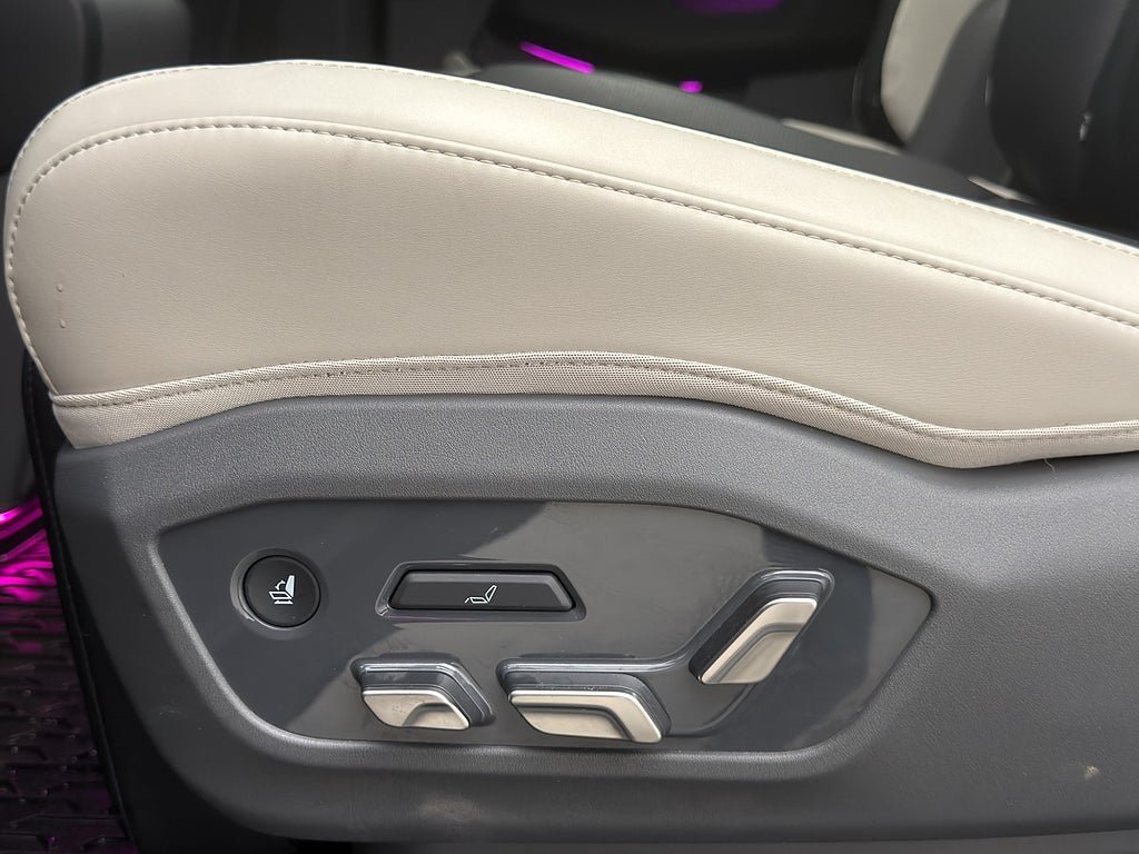 Vehicle Image 28