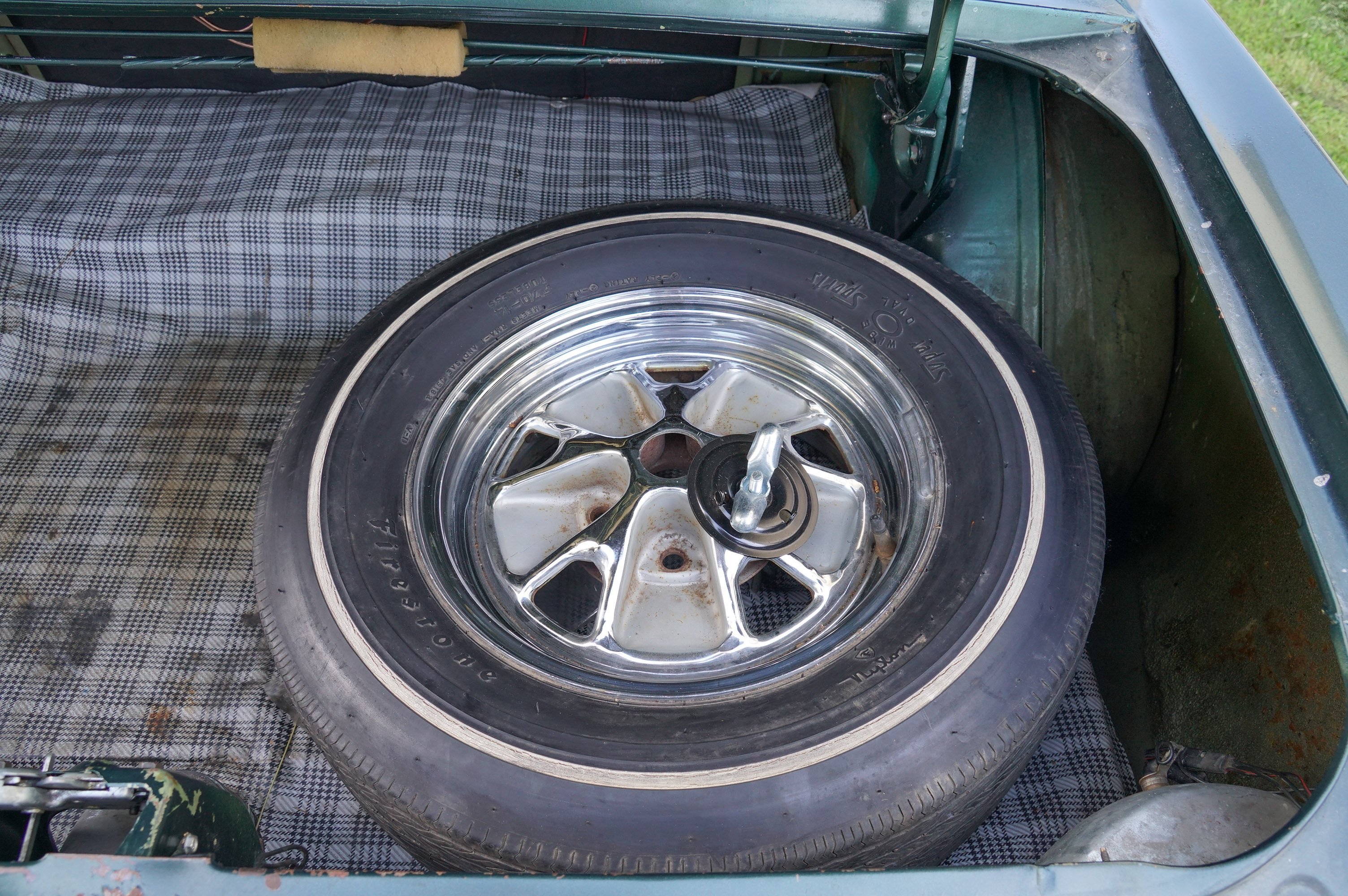 Vehicle Image 25