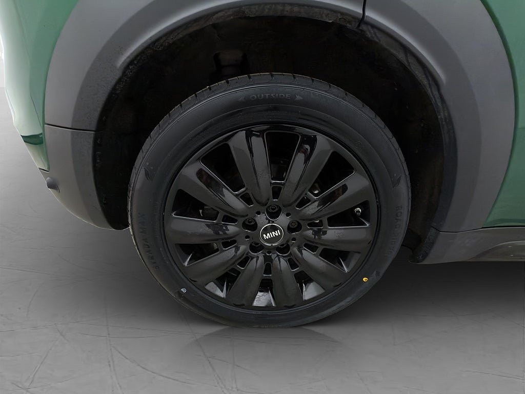 Vehicle Image 32