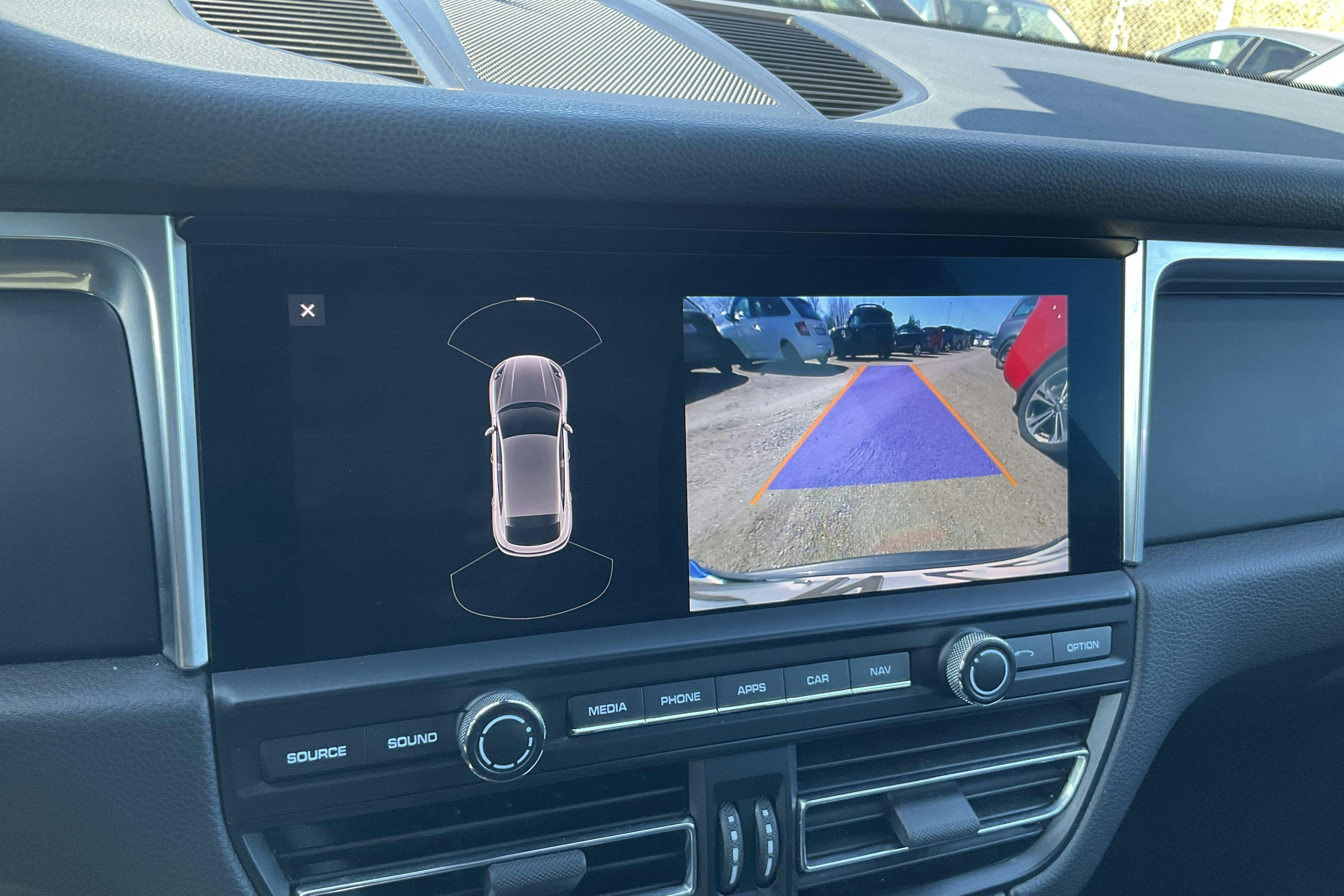 Vehicle Image 12