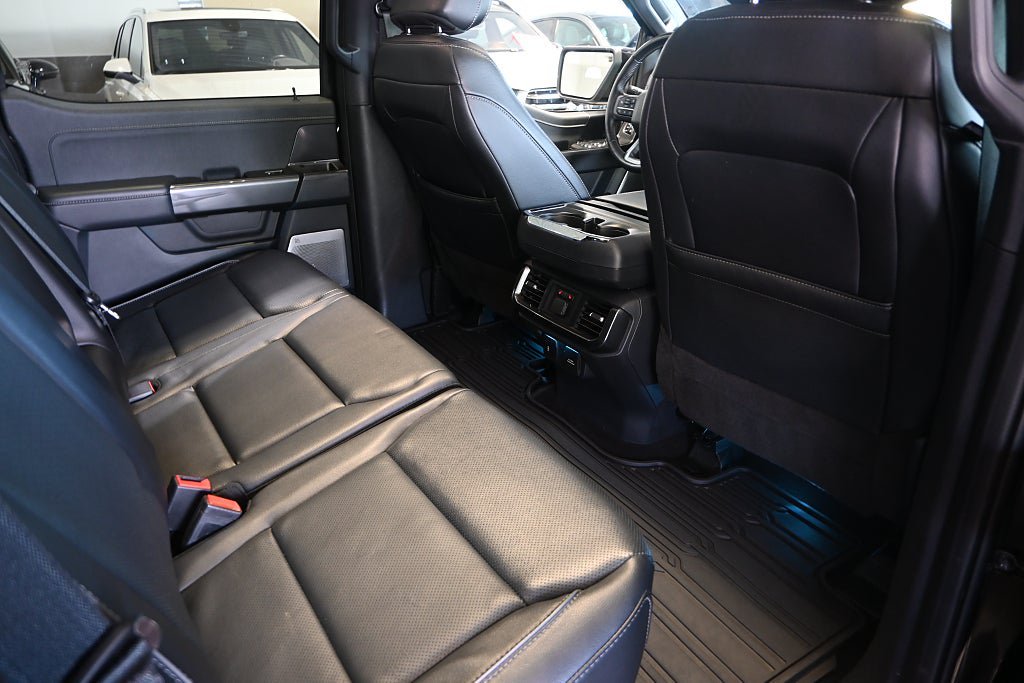 Vehicle Image 13