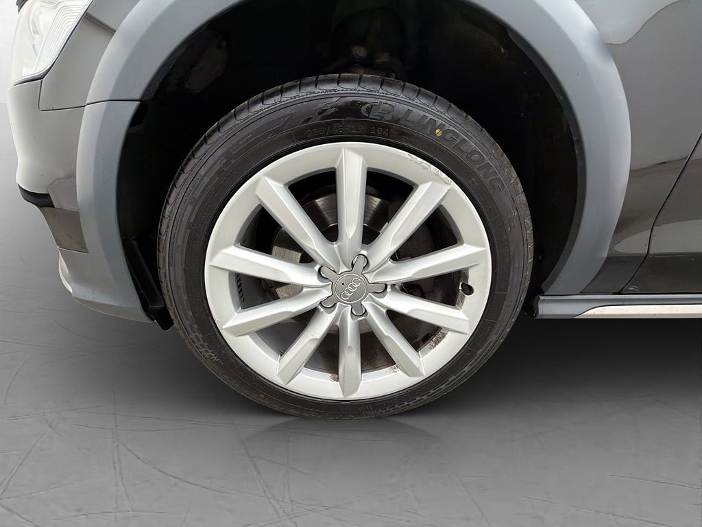 Vehicle Image 25