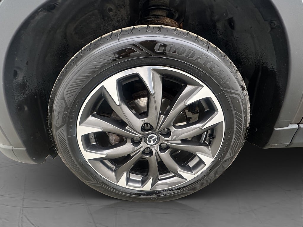 Vehicle Image 25