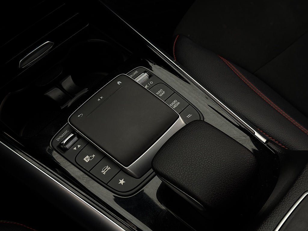 Vehicle Image 25