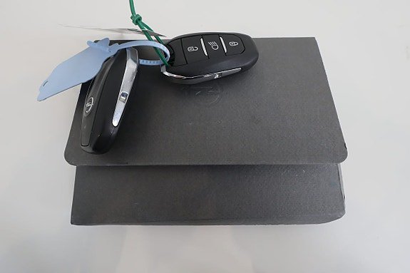 Vehicle Image 25