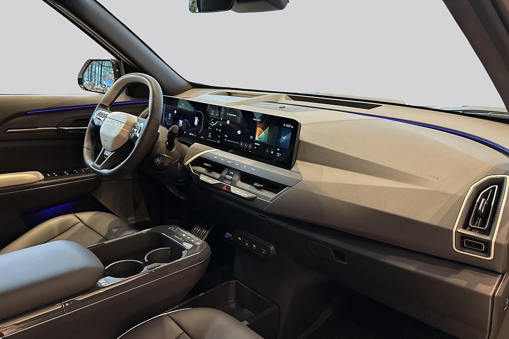Vehicle Image 25