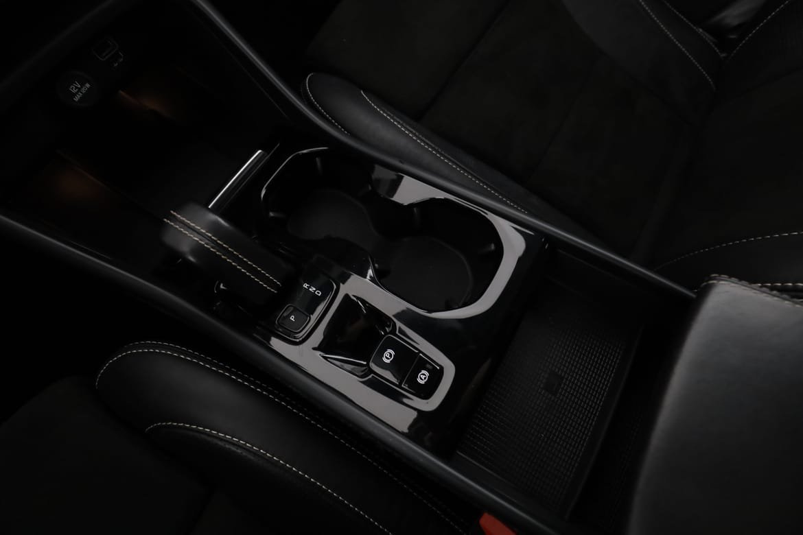 Vehicle Image 25