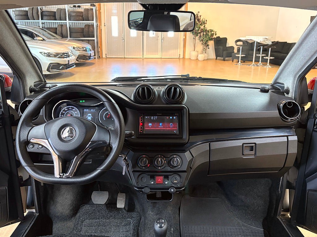 Vehicle Image 4