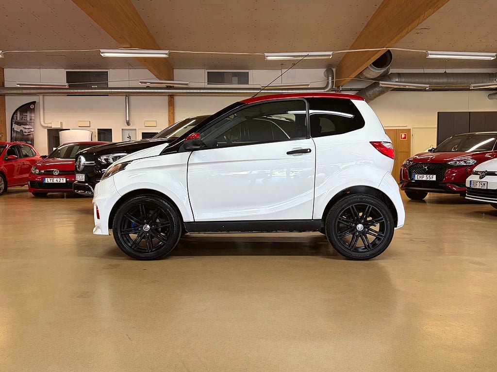 Vehicle Image 9