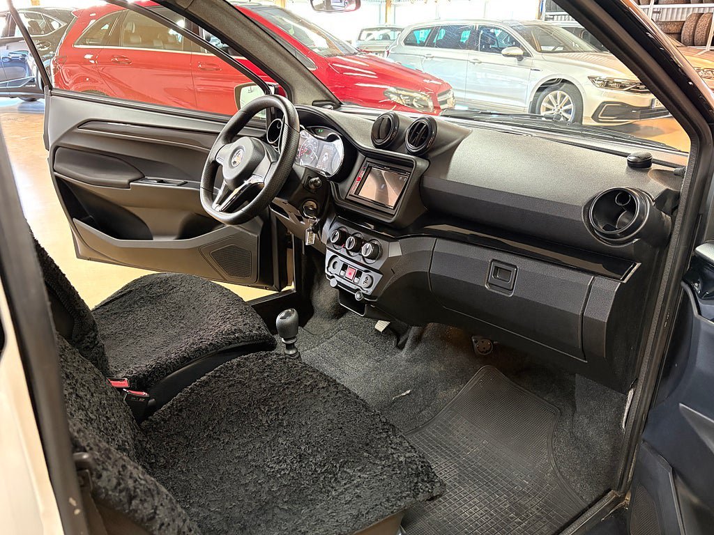 Vehicle Image 14
