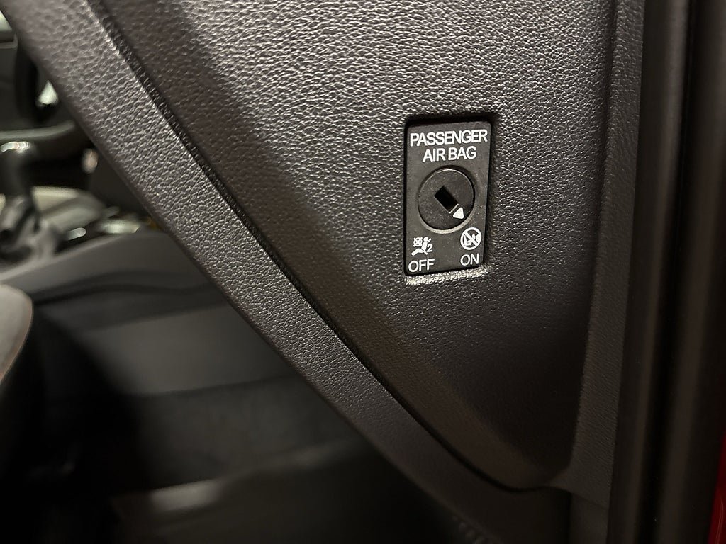 Vehicle Image 25