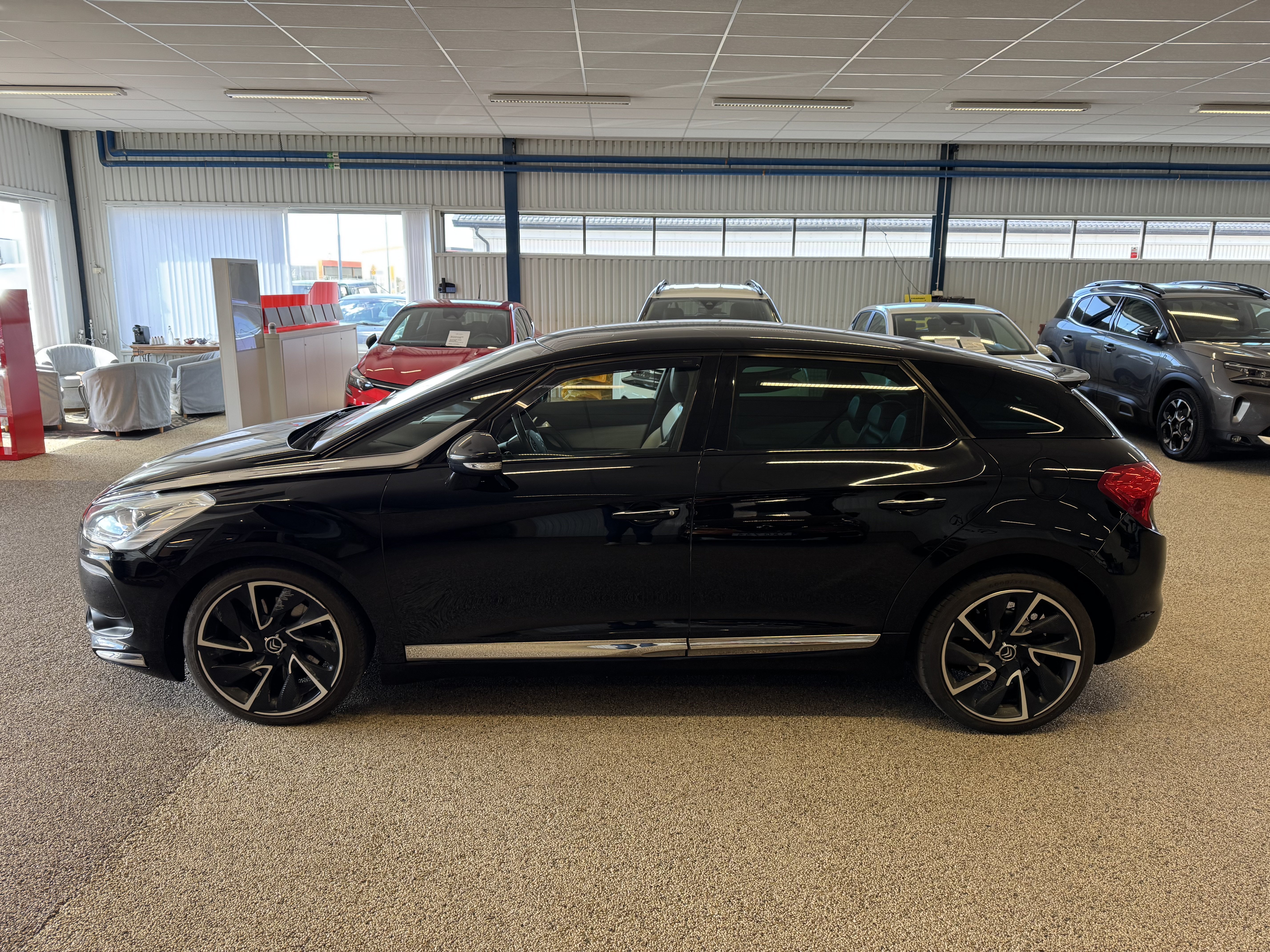Vehicle Image 4