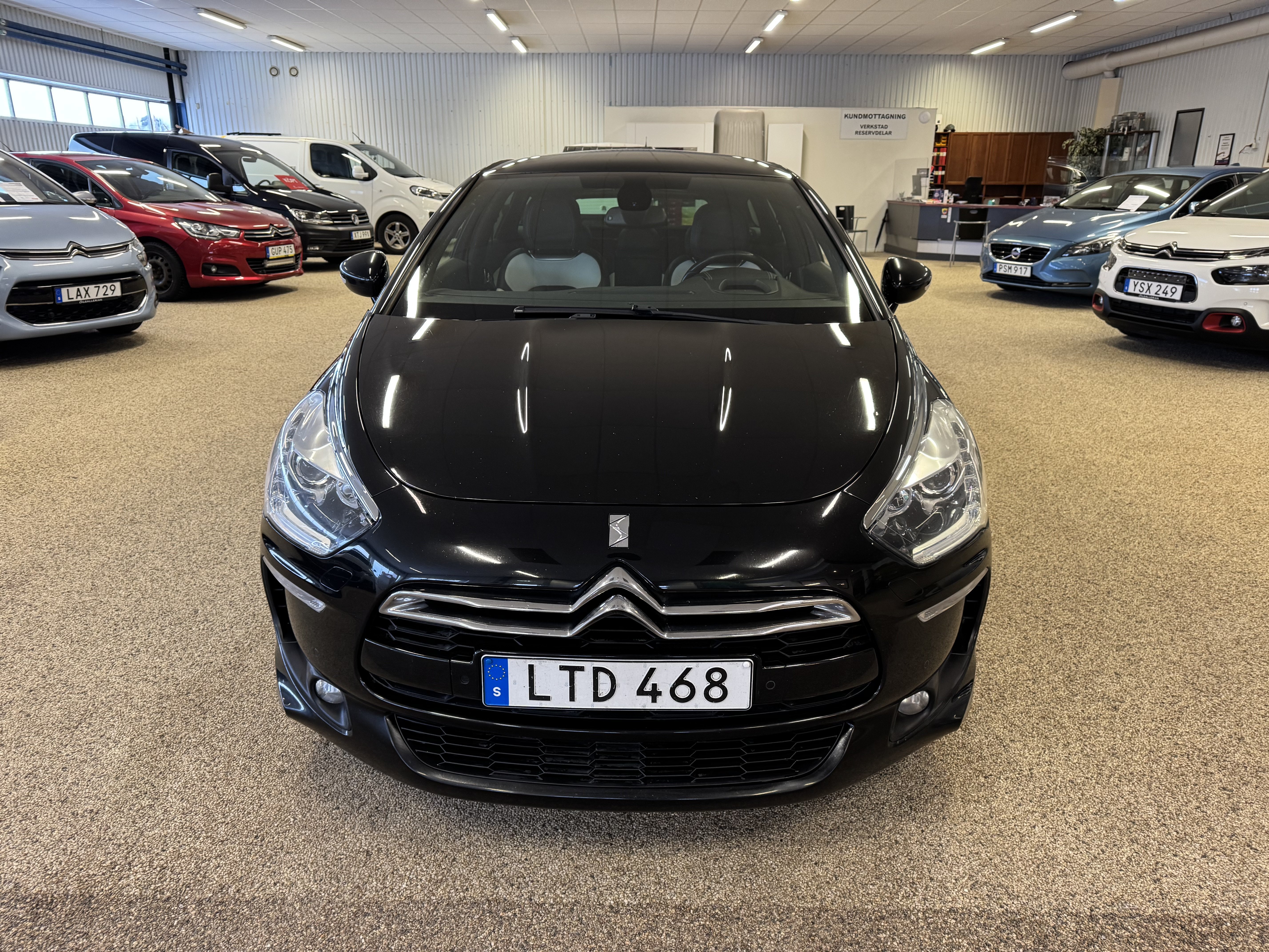 Vehicle Image 6