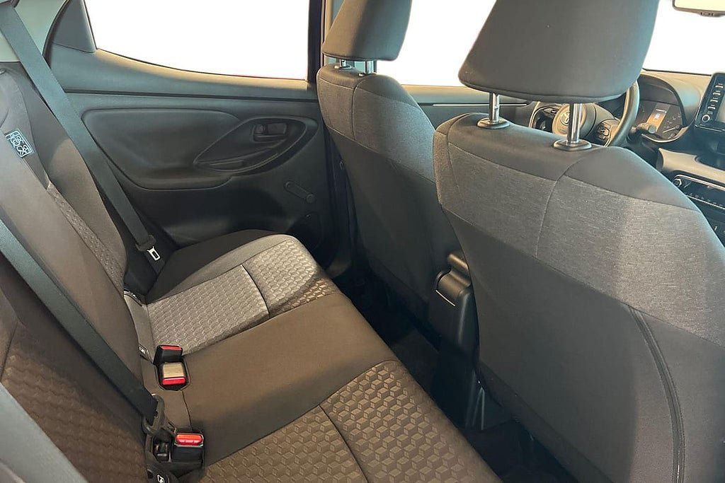 Vehicle Image 9