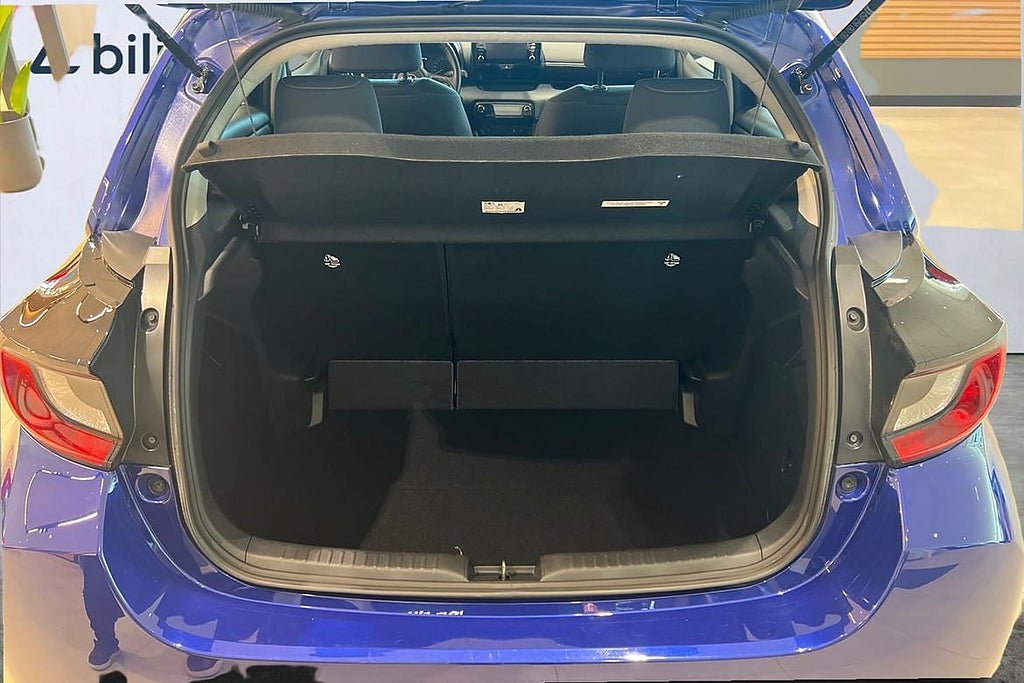 Vehicle Image 12