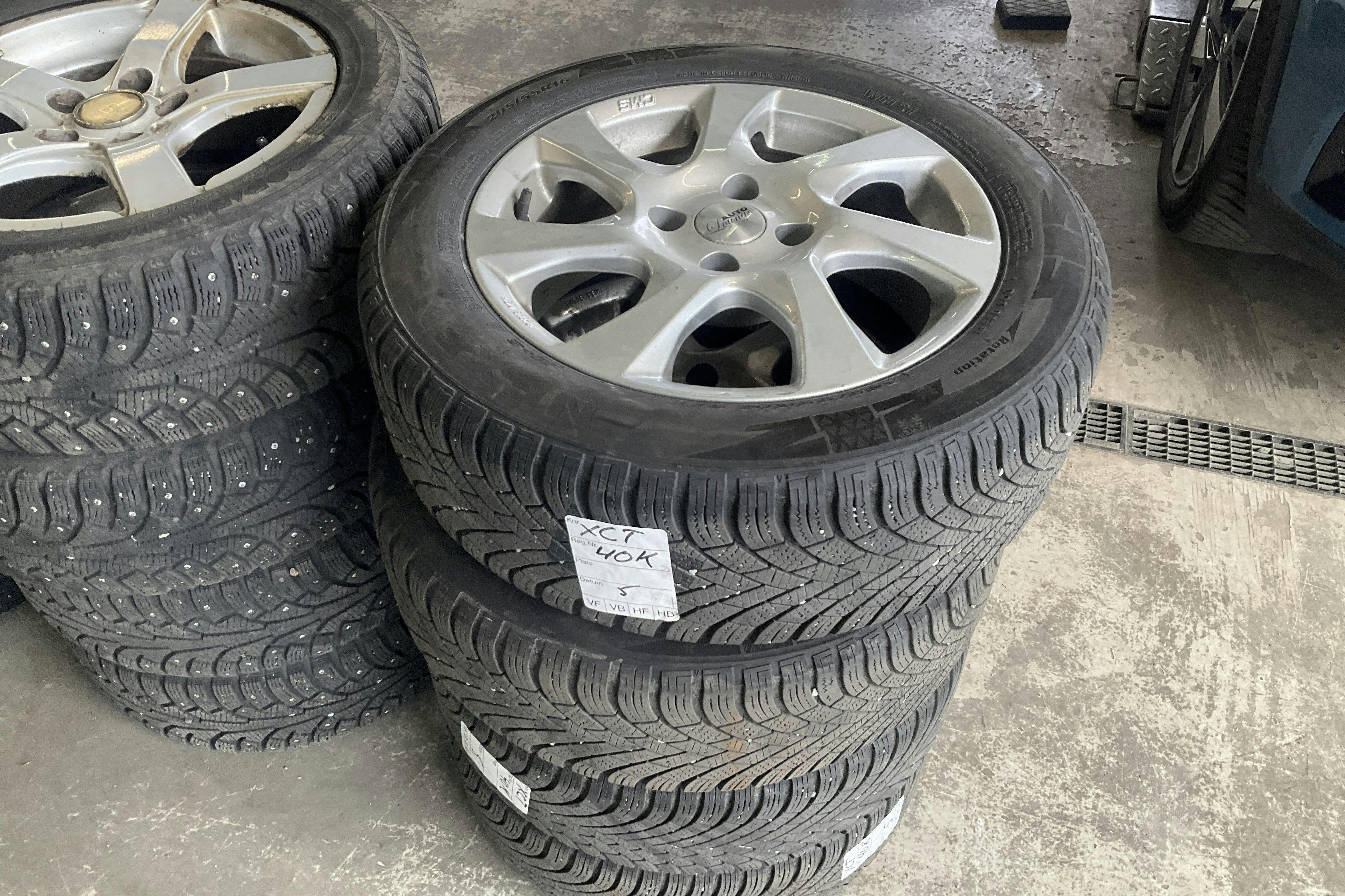 Vehicle Image 11