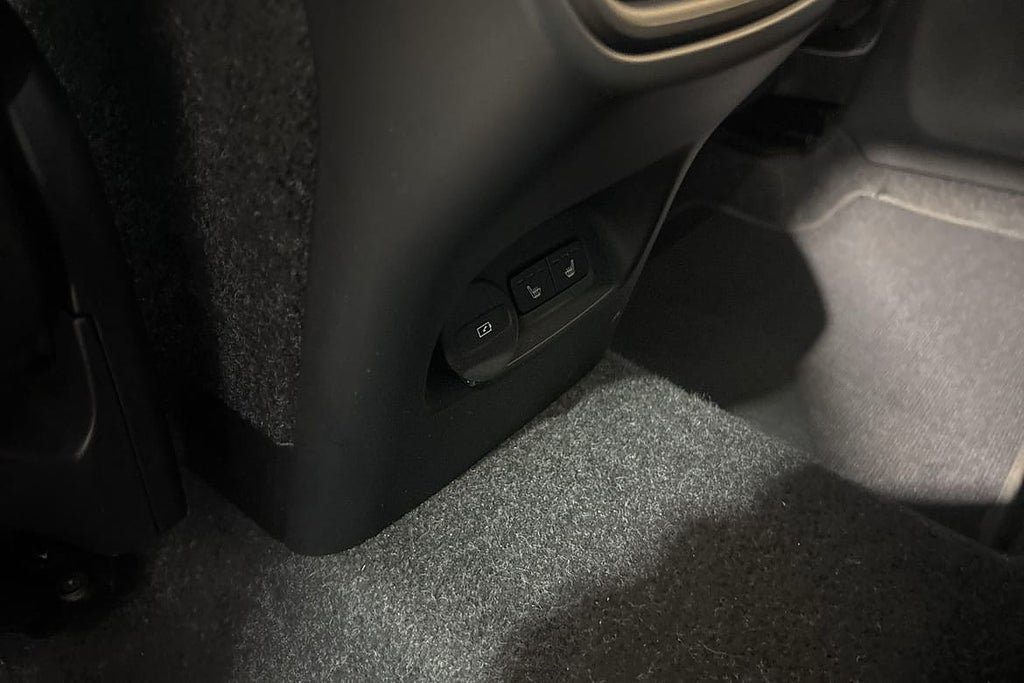 Vehicle Image 25
