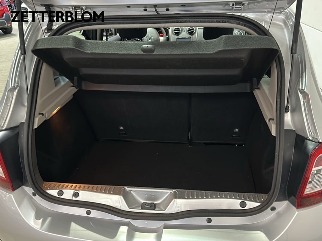 Vehicle Image 6