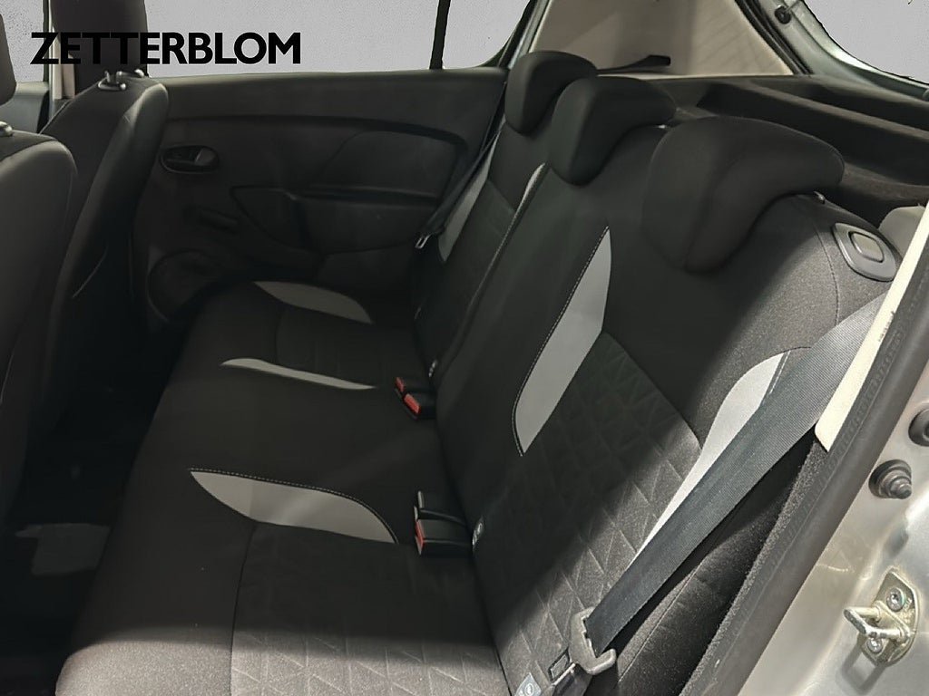 Vehicle Image 9