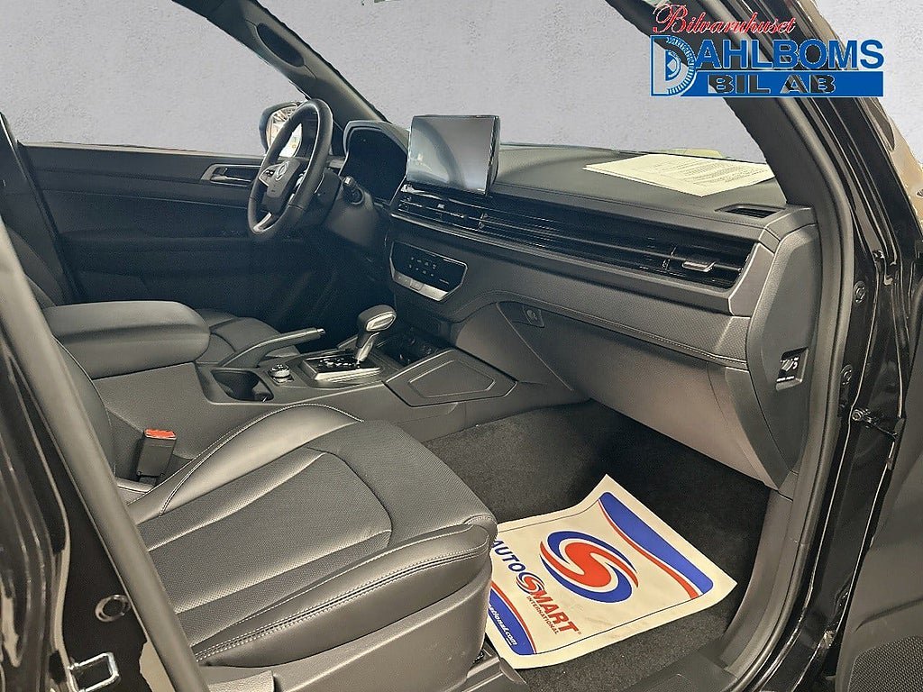 Vehicle Image 12