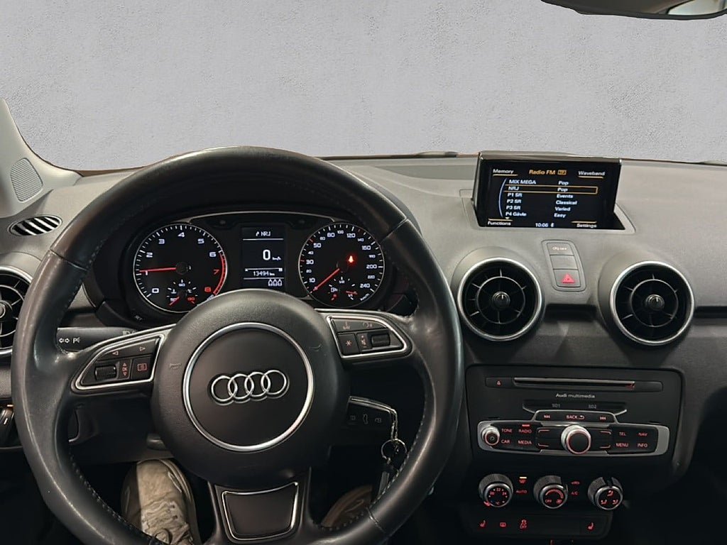 Vehicle Image 12