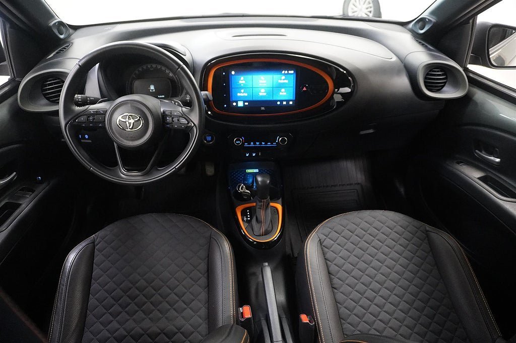 Vehicle Image 7