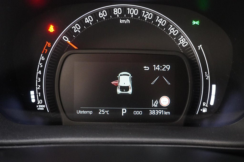 Vehicle Image 8