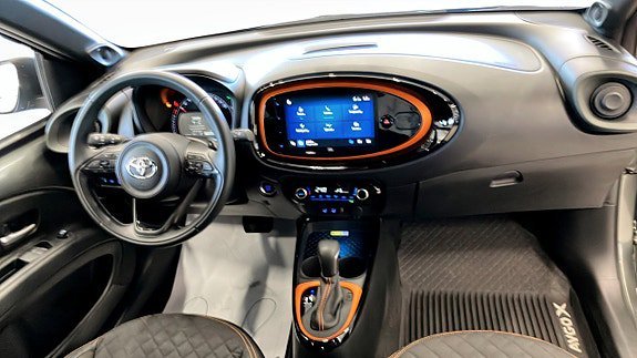Vehicle Image 4
