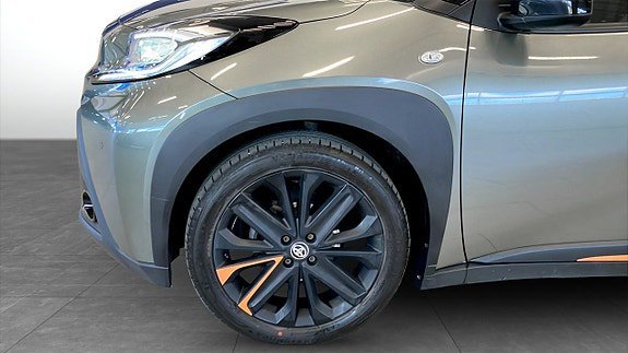 Vehicle Image 9