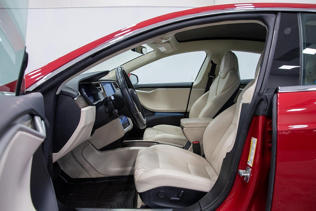 Vehicle Image 9