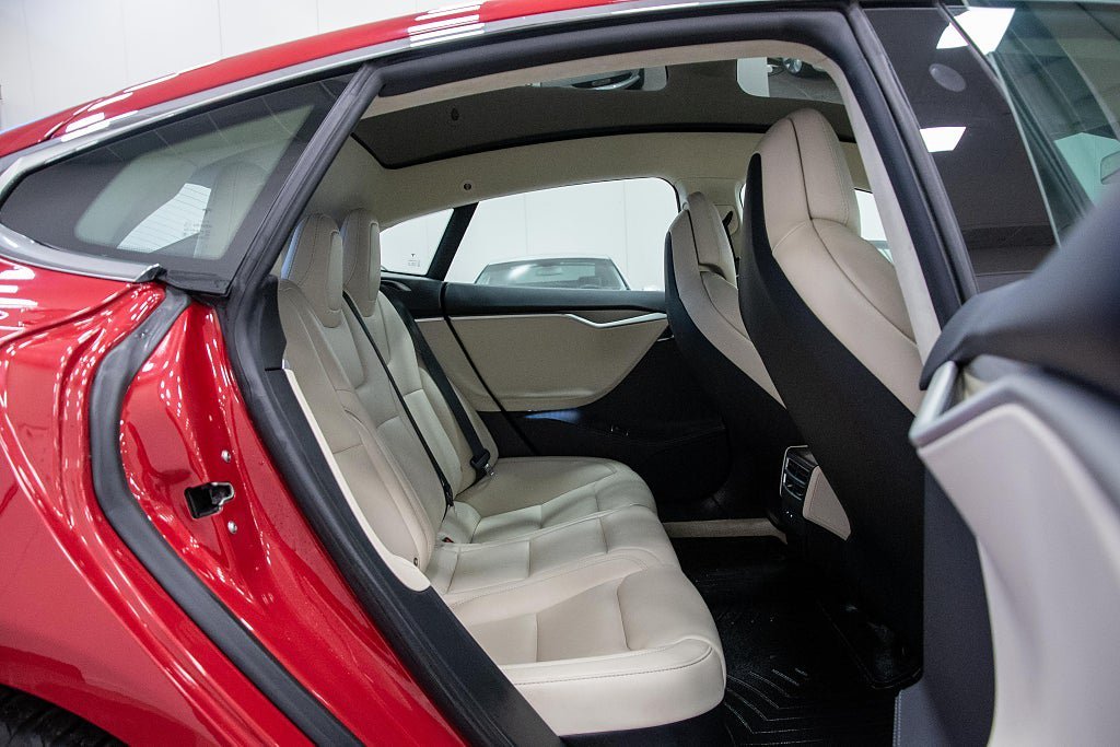 Vehicle Image 12